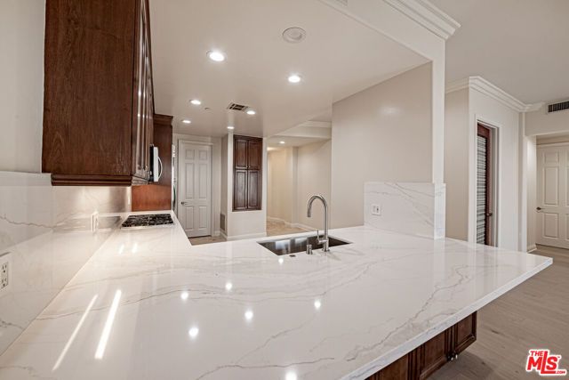 143 N Arnaz Drive 106, Beverly Hills, CA 90211