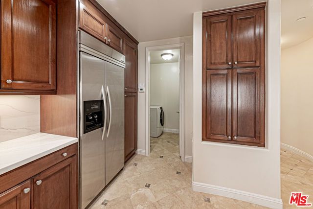 143 N Arnaz Drive 106, Beverly Hills, CA 90211