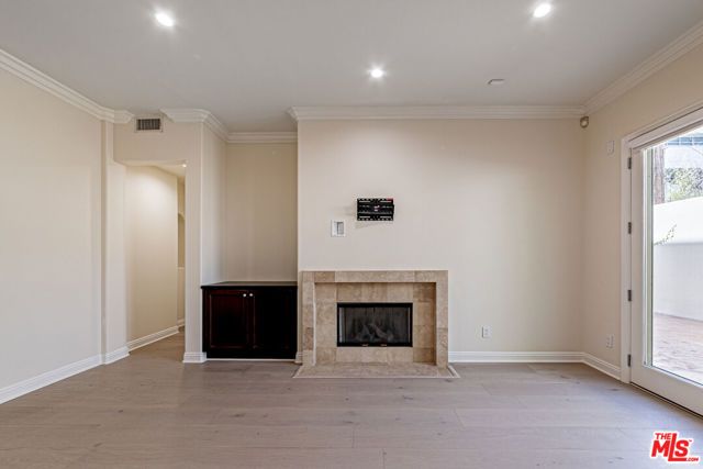 143 N Arnaz Drive 106, Beverly Hills, CA 90211