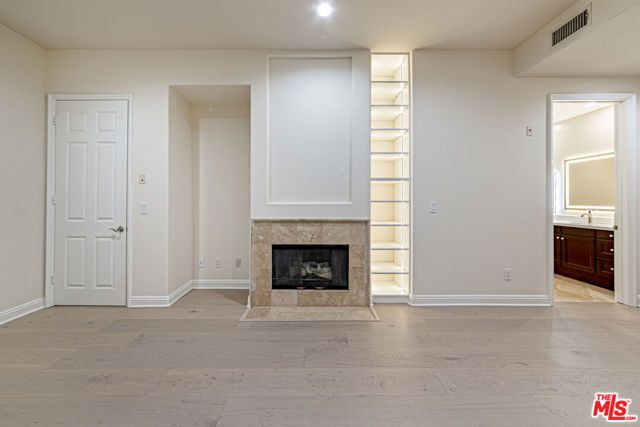 143 N Arnaz Drive 106, Beverly Hills, CA 90211