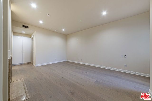 143 N Arnaz Drive 106, Beverly Hills, CA 90211