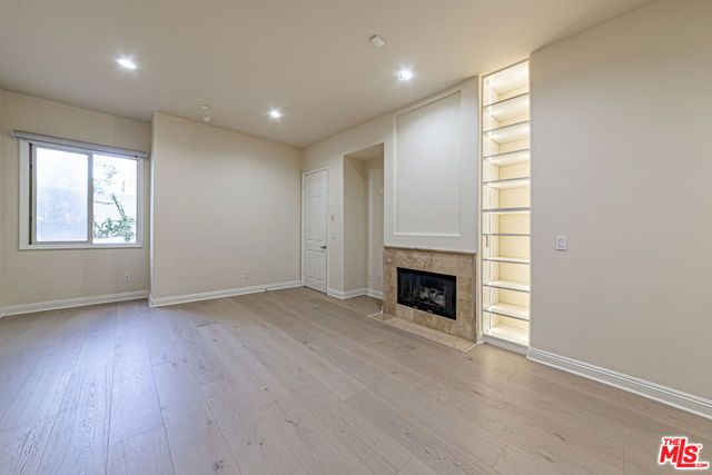 143 N Arnaz Drive 106, Beverly Hills, CA 90211