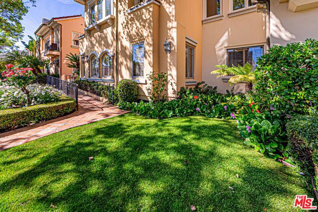 143 N Arnaz Drive 106, Beverly Hills, CA 90211