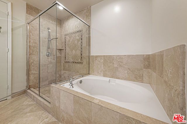 143 N Arnaz Drive 106, Beverly Hills, CA 90211