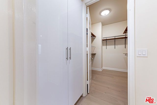 143 N Arnaz Drive 106, Beverly Hills, CA 90211