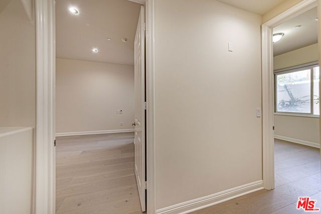 143 N Arnaz Drive 106, Beverly Hills, CA 90211