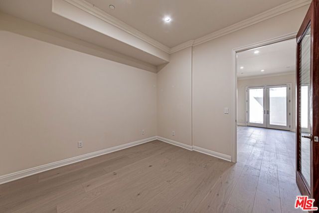 143 N Arnaz Drive 106, Beverly Hills, CA 90211