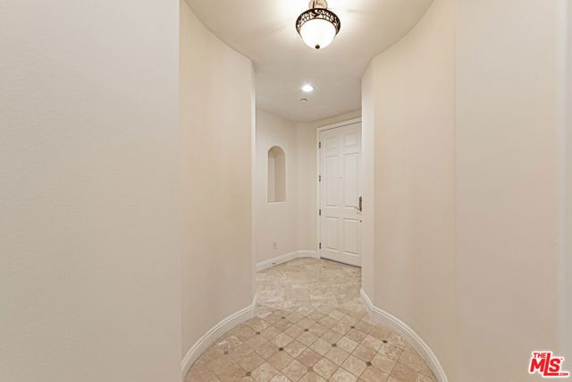 143 N Arnaz Drive 106, Beverly Hills, CA 90211