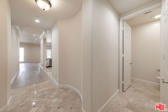 143 N Arnaz Drive 106, Beverly Hills, CA 90211