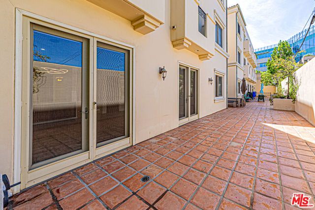 143 N Arnaz Drive 106, Beverly Hills, CA 90211