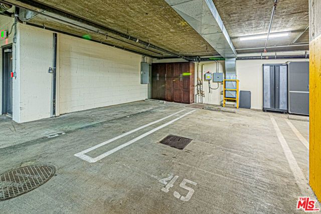 143 N Arnaz Drive 106, Beverly Hills, CA 90211