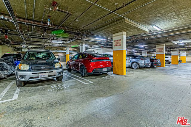 143 N Arnaz Drive 106, Beverly Hills, CA 90211