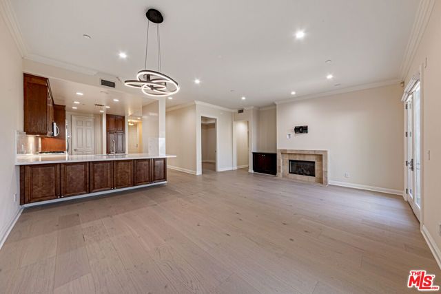 143 N Arnaz Drive 106, Beverly Hills, CA 90211