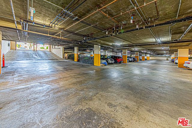 143 N Arnaz Drive 106, Beverly Hills, CA 90211