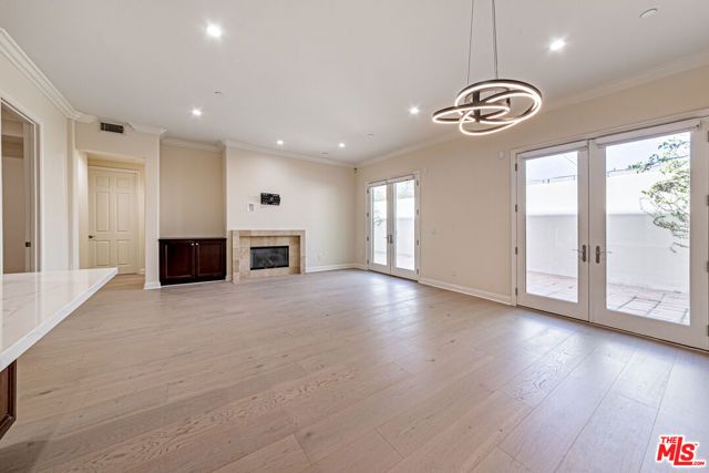 143 N Arnaz Drive 106, Beverly Hills, CA 90211