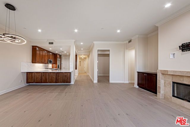 143 N Arnaz Drive 106, Beverly Hills, CA 90211