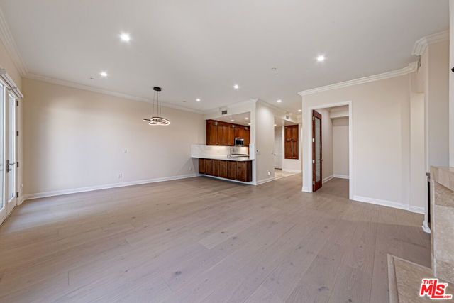 143 N Arnaz Drive 106, Beverly Hills, CA 90211