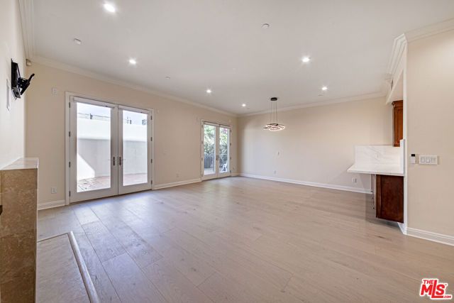 143 N Arnaz Drive 106, Beverly Hills, CA 90211