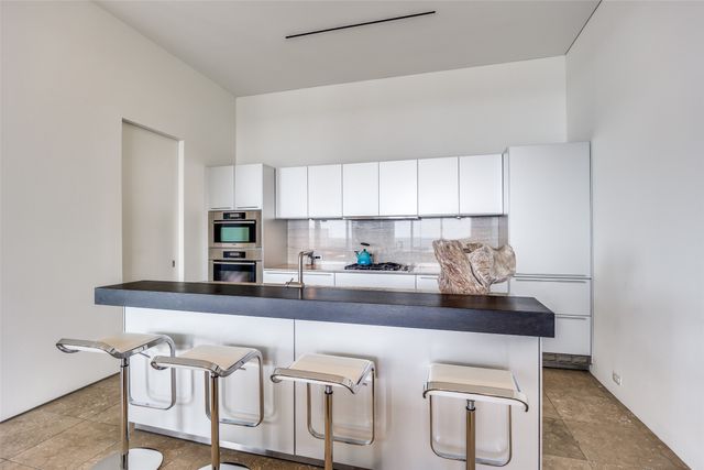 1717 Arts Plaza 1808, Dallas, TX 75201