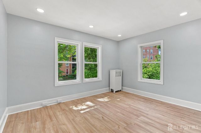 19 N Adelaide Avenue N, Highland Park, NJ 08904