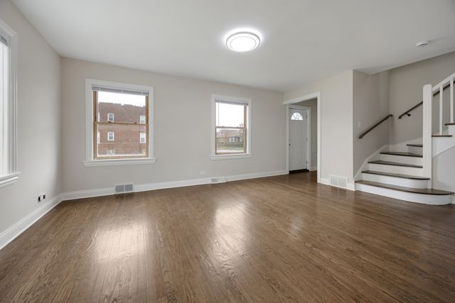 8435 S Cregier Avenue, Chicago, IL 60617
