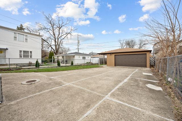 8435 S Cregier Avenue, Chicago, IL 60617