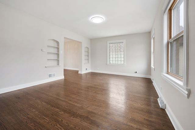 8435 S Cregier Avenue, Chicago, IL 60617