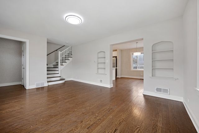 8435 S Cregier Avenue, Chicago, IL 60617