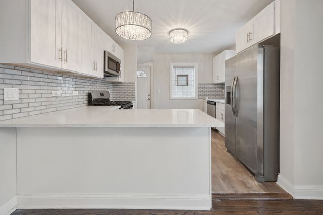 8435 S Cregier Avenue, Chicago, IL 60617