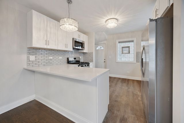 8435 S Cregier Avenue, Chicago, IL 60617