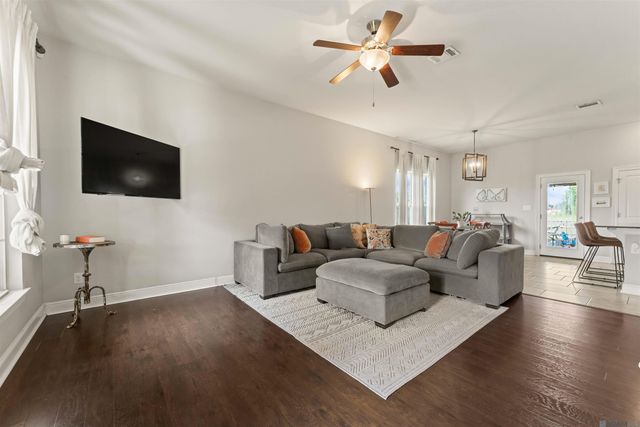 1705 S Gonzales Trace Ave, Gonzales, LA 70737