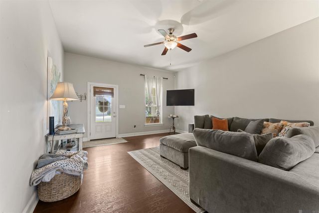 1705 S Gonzales Trace Ave, Gonzales, LA 70737