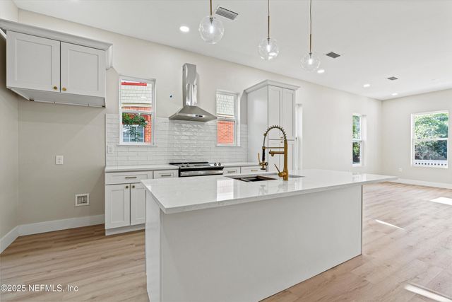 431 E 7TH Street, Jacksonville, FL 32206