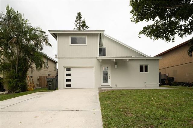 2425 Southridge Road, Delray Beach, FL 33444