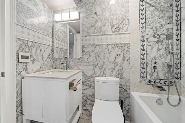 2425 Southridge Road, Delray Beach, FL 33444