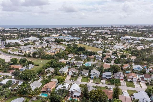 2425 Southridge Road, Delray Beach, FL 33444