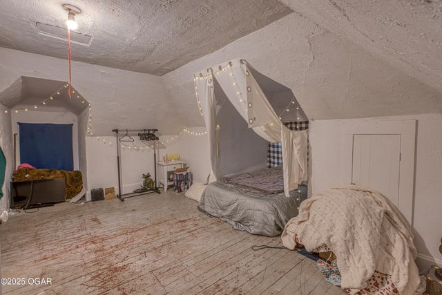 715 N Oak Street, Webb City, MO 64870