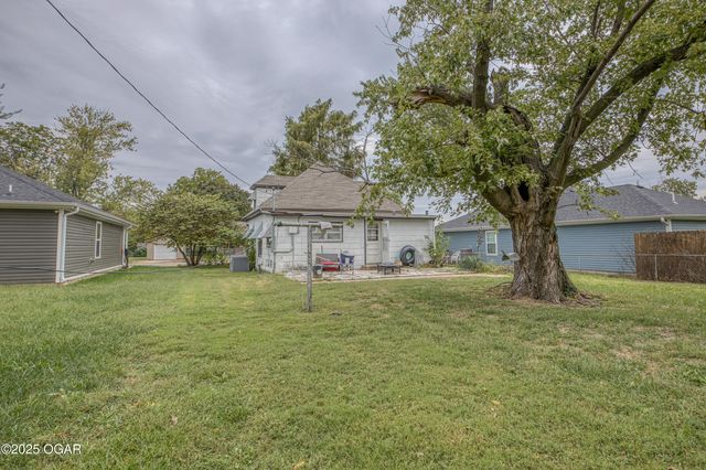 715 N Oak Street, Webb City, MO 64870