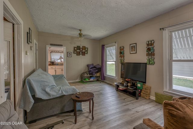 715 N Oak Street, Webb City, MO 64870