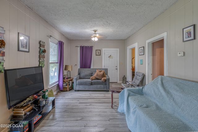 715 N Oak Street, Webb City, MO 64870