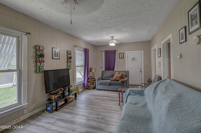 715 N Oak Street, Webb City, MO 64870