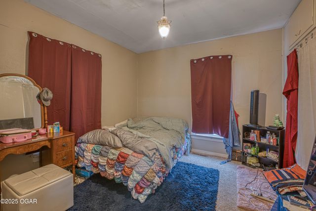 715 N Oak Street, Webb City, MO 64870