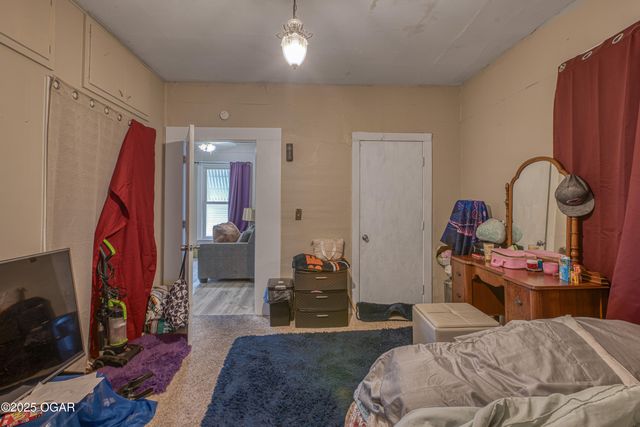 715 N Oak Street, Webb City, MO 64870