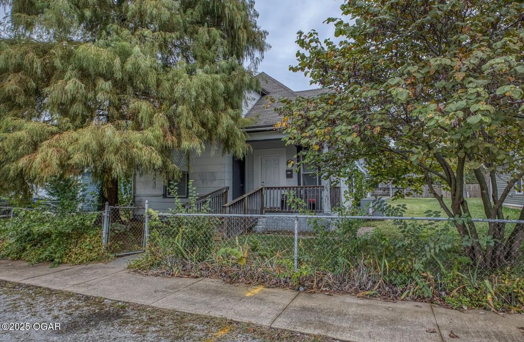 715 N Oak Street, Webb City, MO 64870