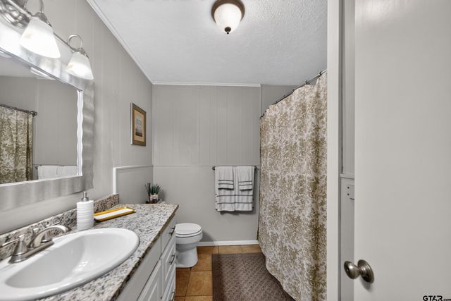 2425 Live Oak St, Jacksonville, TX 75766