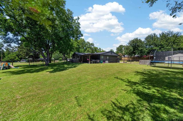 2425 Live Oak St, Jacksonville, TX 75766