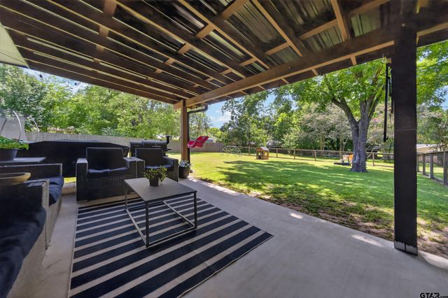 2425 Live Oak St, Jacksonville, TX 75766