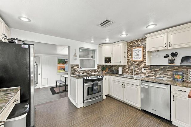 1684 CORAL WAY, Largo, FL 33771