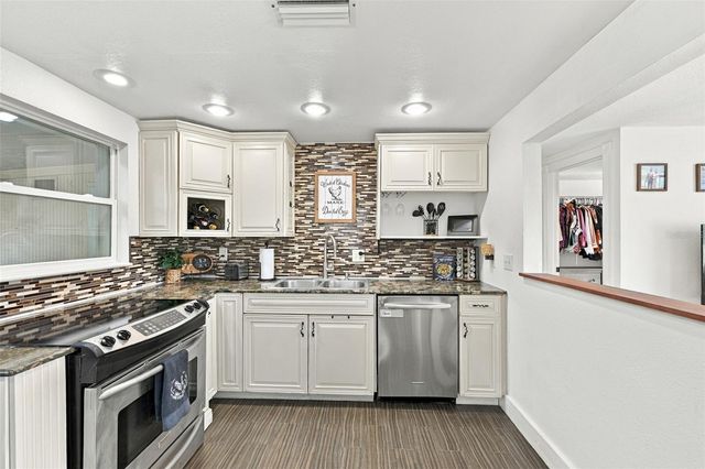 1684 CORAL WAY, Largo, FL 33771