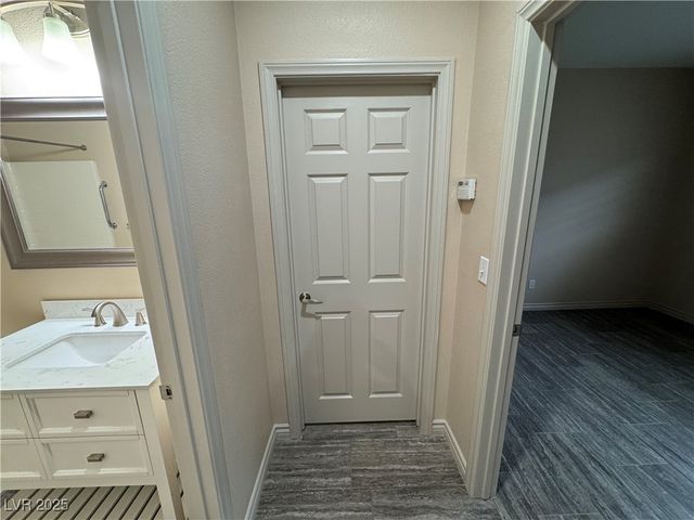 2503 Hollow Oak Avenue, North Las Vegas, NV 89031